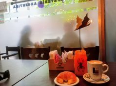 Coco Pane transforma su ambiente con una decoración de Halloween que atrae a nuevas generaciones