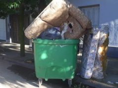 Piden conciencia a vecinos: objetos pesados y escombros en volquetes rompen máquinas y generan demoras