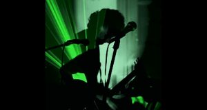 Joa Romero lanza un corte de rock clásico: «Lo imposible también»