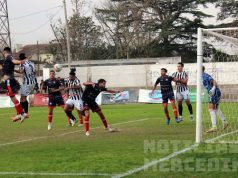 Club Mercedes no pudo quebrar el cero frente a Deportivo Paraguayo y dejó pasar una chance clave