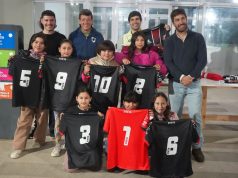 Desde la comuna entregan indumentaria y pelotas al Club Nicolás